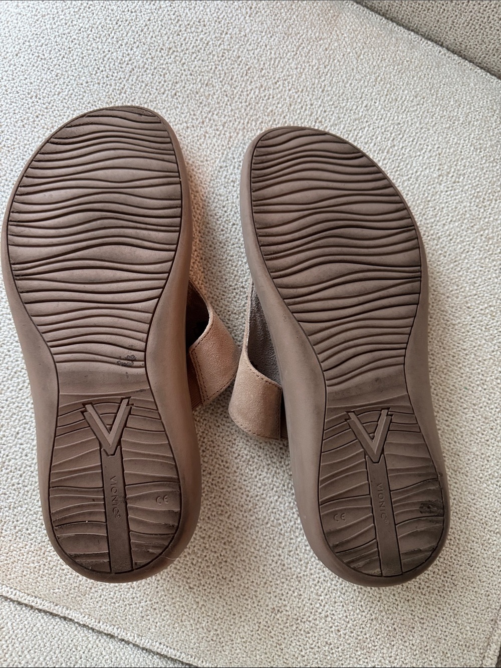 🍁Comfy Vionic Flip Flops🍁 - Picture 8 of 8